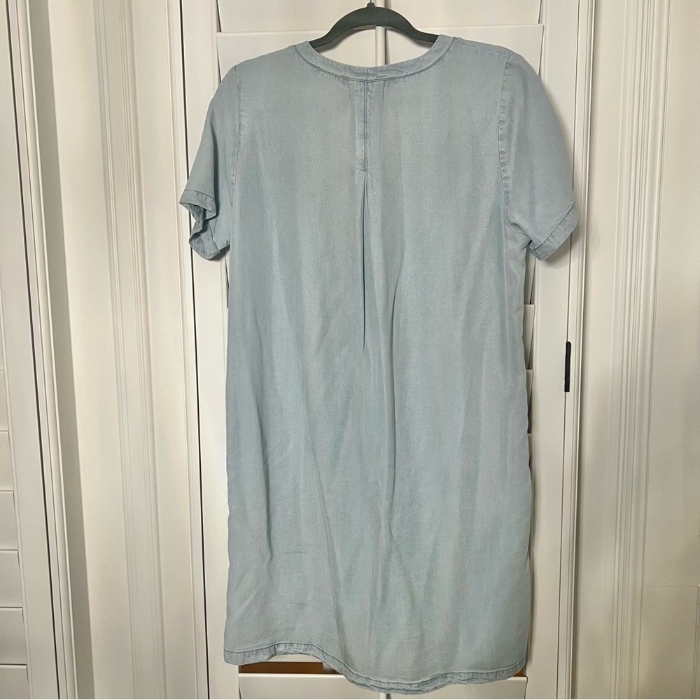 Denim V-Neck Short Sleeve Dress With Pockets - Picture 9 of 14